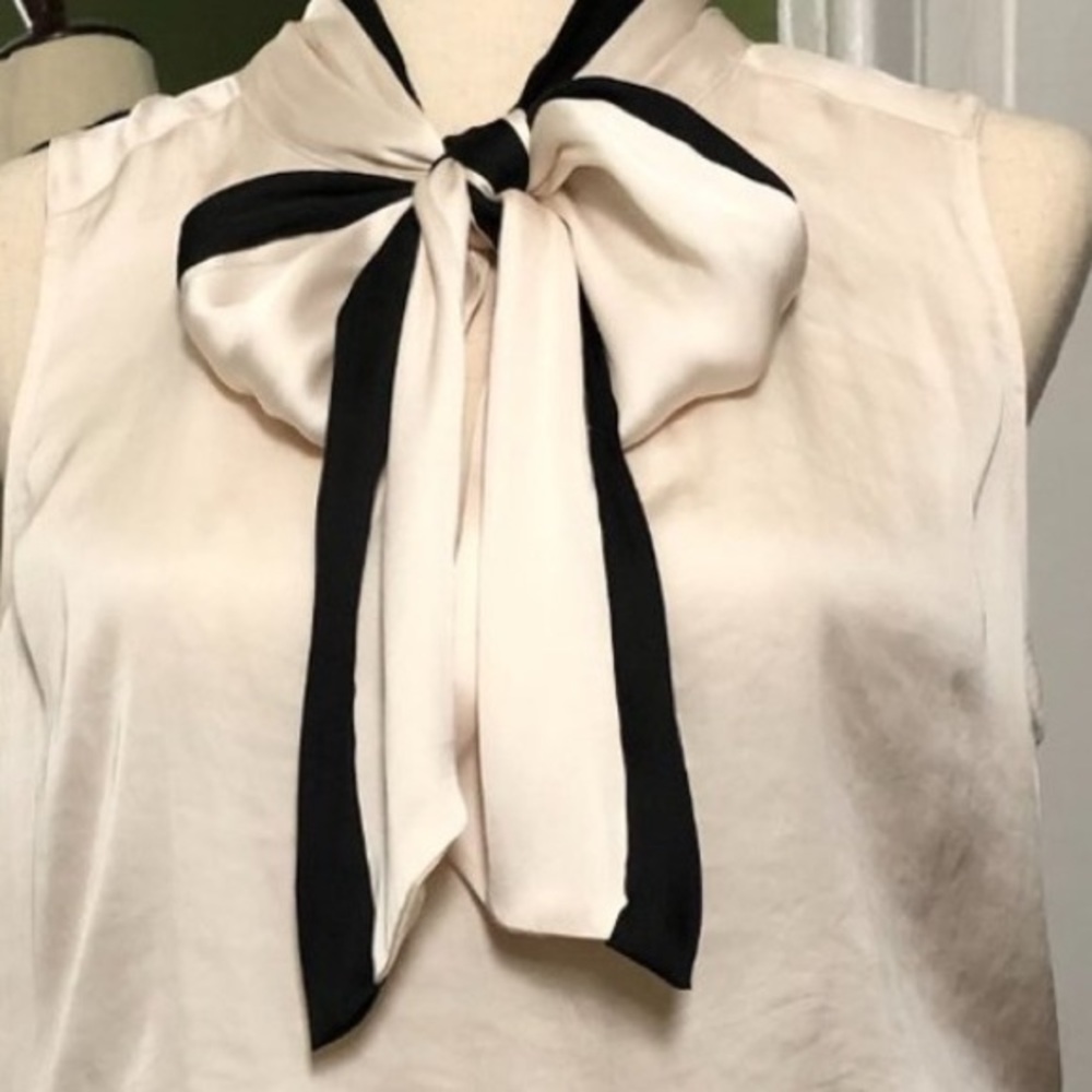 Silky Black/Ivory Bow Top - Picture 3 of 6